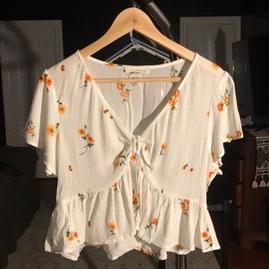 LA HEARTS white floral ruffle top